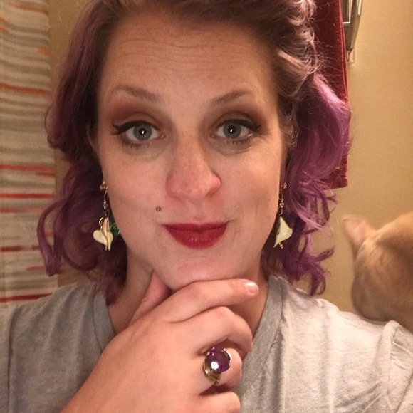 Meet your Posher, Cindy - Picture 3 of 8